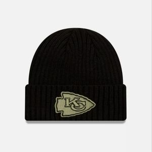 Brand new with tags . Insulated New Era beanie .
